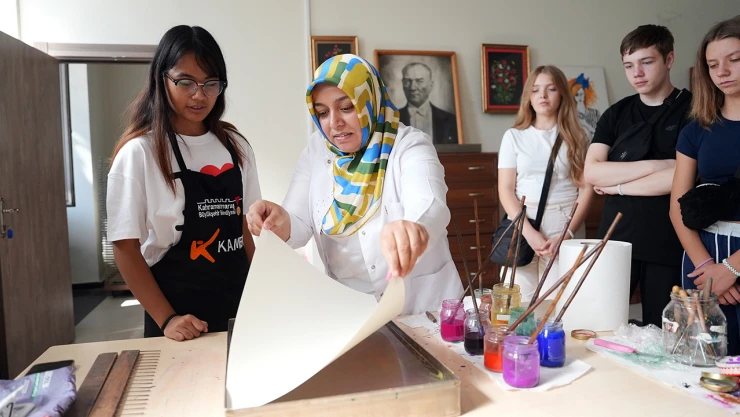 Erasmus öğrencileri Kahramanmaraş'ın geleneksel sanatlarıyla tanıştı