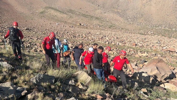 Erciyes Dağı'nda mahsur kalan iki dağcı kurtarıldı