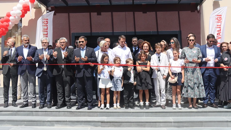 Eski başbakanlardan Mesut Yılmaz anısına yaptırılan okul açıldı
