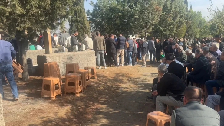 Eski eşi tarafından katledilen kadın ile annesinin cenazeleri defnedildi