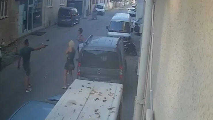 Eski eşini tabancayla yaralayan kişi aynı silahla intihar etti