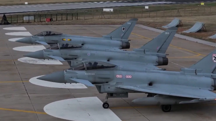 Eurofighter savaş uçaklarını Türk hava sahasında F-16'lar karşıladı