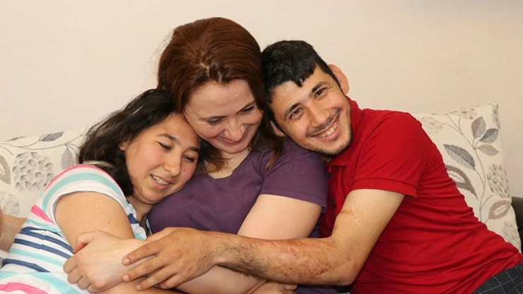 Fedakar anne, yaşamını engelli 2 çocuğuna adadı