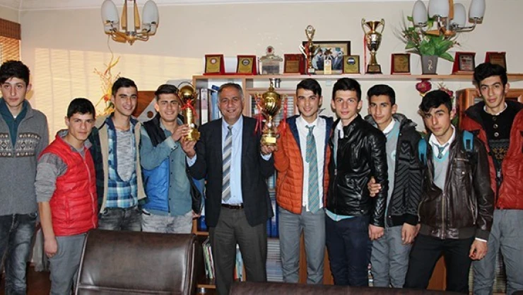 Başkan Akkuş: 'İlçenin sorunlarını nurhaklılarla çözdük!'