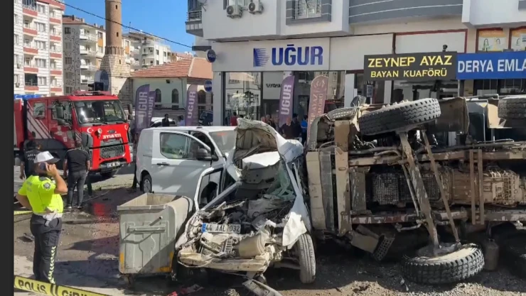 Freni arızalanan kamyon 15 araca çarptı, 5 kişi yaralandı