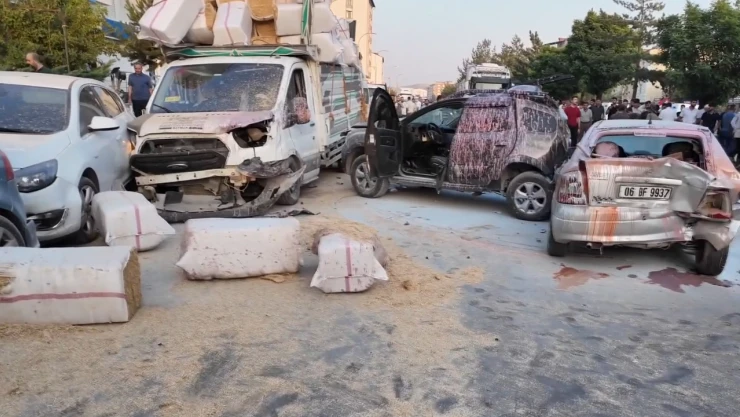 Freni boşalan tır 11 araca çarptı