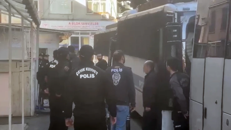 Futbolda bahis soruşturması kapsamında gözaltına alınan 38 şüpheli sağlık kontrolünden geçirildi