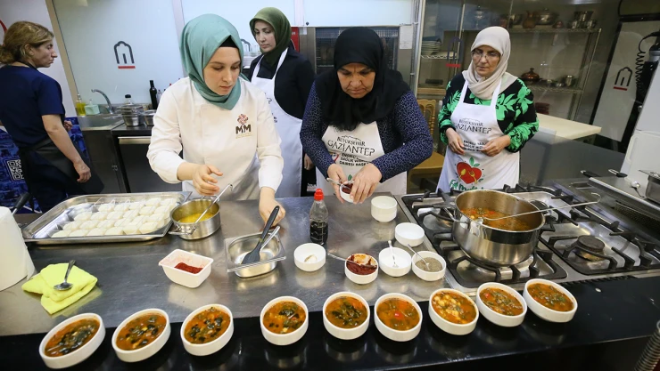 Gastronomi kenti Gaziantep'te obeziteyle mücadele mutfaktan başlıyor