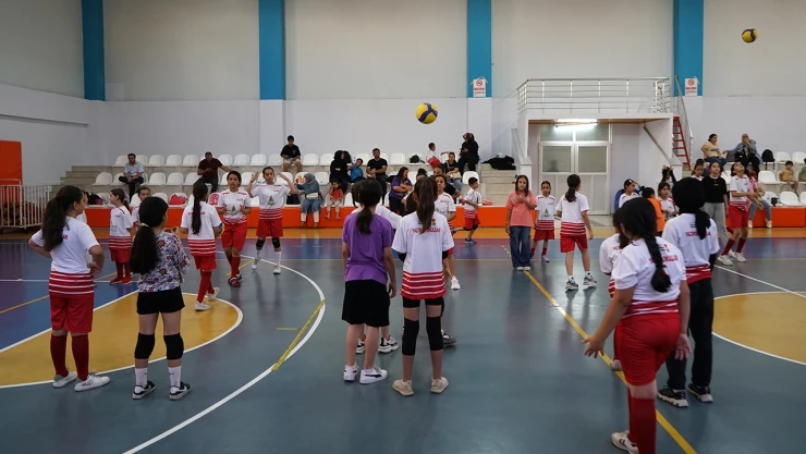Geleceğin sporcuları yaz spor okullarında yetişiyor