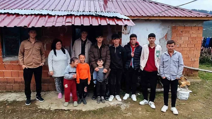 Genç ustalar sahada! Kabloları değil hayatları onardılar