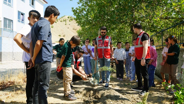 Gençlik Meclisi'nden minik yüreklere büyük dokunuş