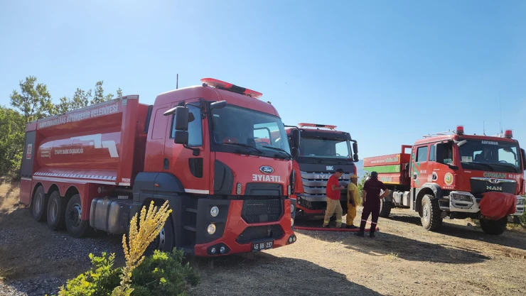 Gerger'de Kahramanmaraş İtfaiyesinden büyük mücadele