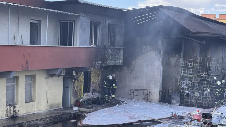 Geri dönüşüm tesisinde yangın