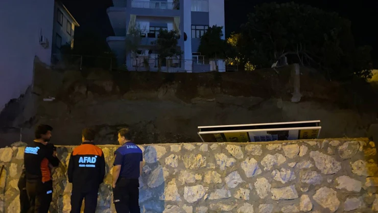 Göçükte zarar gören ev tahliye edildi