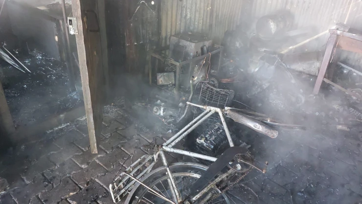 Göksun'da iş yeri yangını paniğe neden oldu