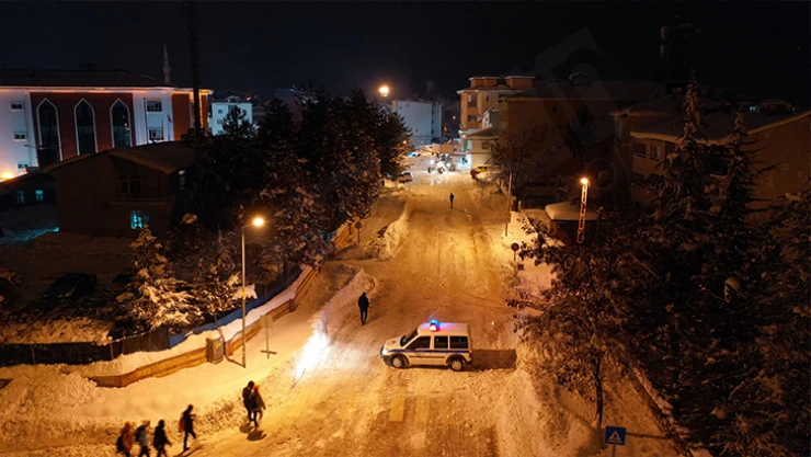 Göksun'da kar mesaisi aralıksız sürüyor
