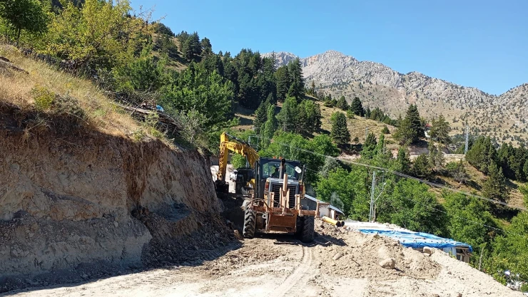 Göksun ilçesi kırsalında yeni yol açılıyor