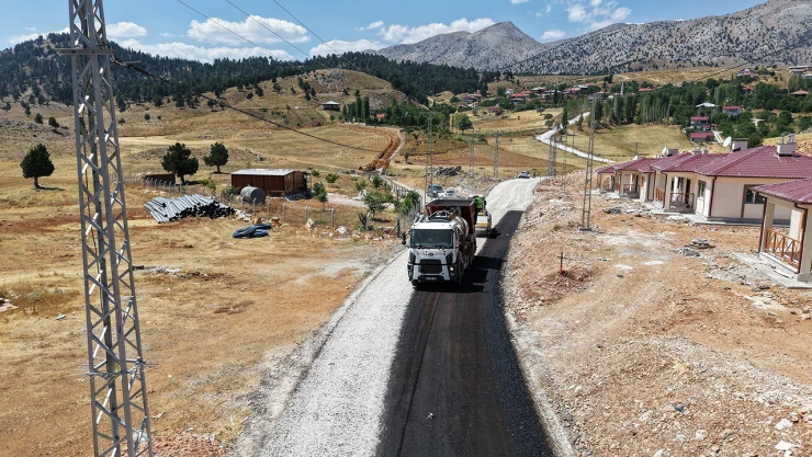 Göksun kırsalında da konforlu ulaşım için Büyükşehir görev başında