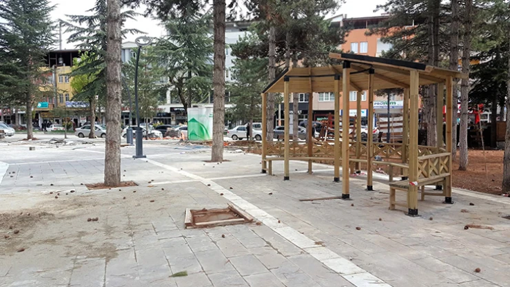 Göksun Meydan Projesi hızla ilerliyor