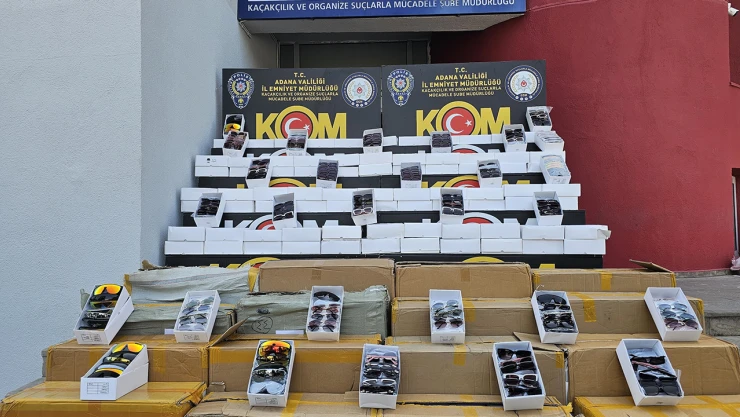 Gümrük kaçağı cep telefonları ve güneş gözlükleri ele geçirildi