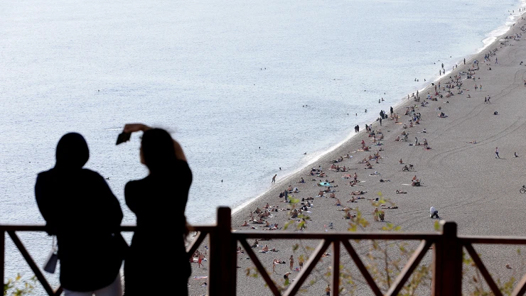 Güneşli havayı fırsata çeviren vatandaşlar sahillere koştu