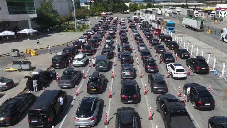 Gurbetçi sezonunda sınır kapılarından 5 milyon yolcu geçiş yaptı