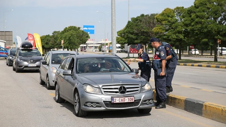 Gurbetçilerin sınır kapılarında sorun yaşamaması için gerekli tedbirler alındı