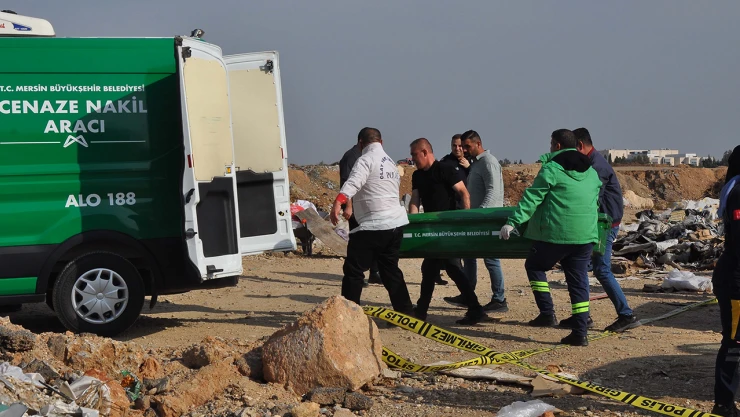 Hafriyat döküm alanında halıya sarılmış erkek cesedi bulundu