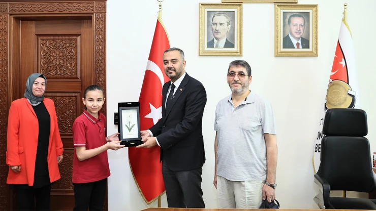 Hanifi Toptaş, görevi Azra'ya devretti