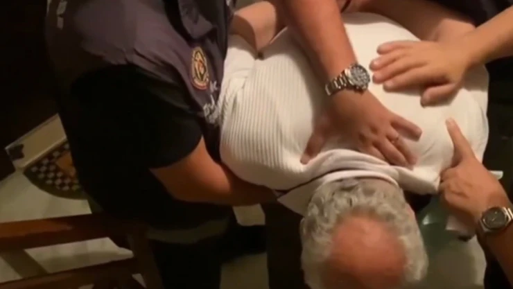 Hazreti Muhammed'in karikatürünü yayımlayan derginin yazı işleri müdürü gözaltına alındı