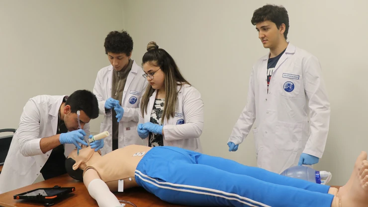 Hekim adayları uygulamalı eğitimle mesleki donanım kazanıyor