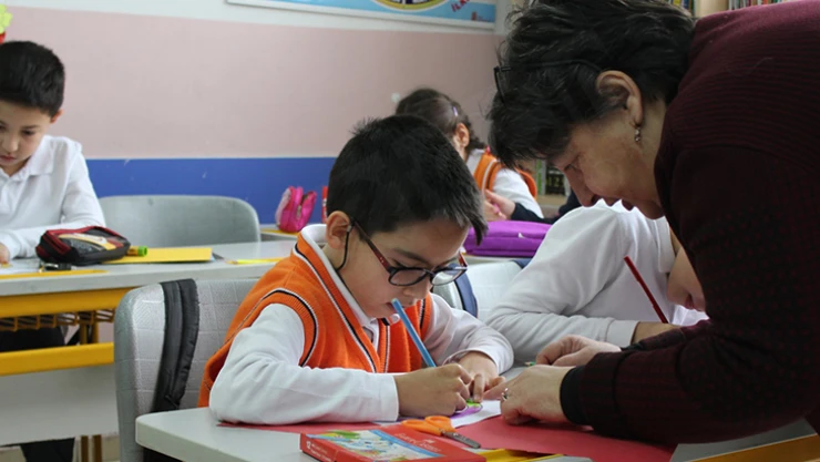 Her çocuğu fark etmek için öğretmenlere eğitim