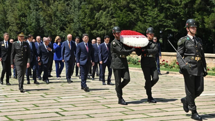 HSK'nın yeni üyeleri ilk toplantısını Anıtkabir'de yaptı