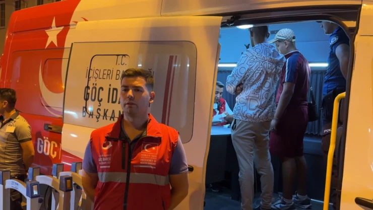 Huzur uygulamasında 13 düzensiz göçmen yakalandı