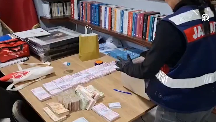 İBB'ye yönelik yolsuzluk soruşturmasında 22 şüpheli yakalandı