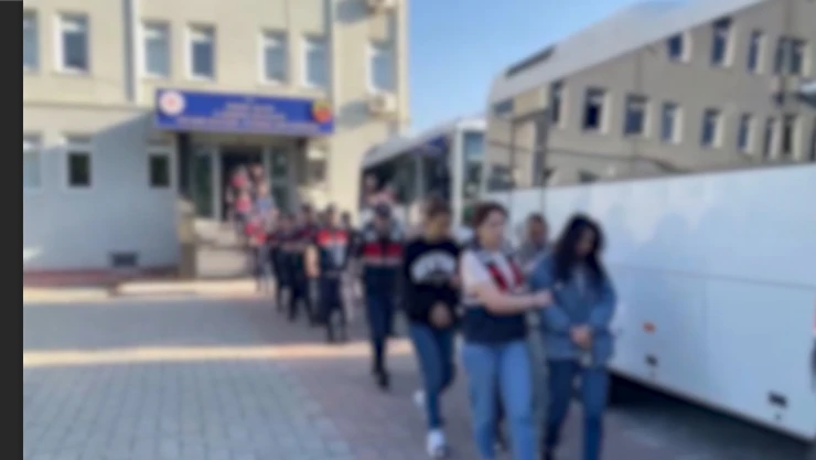 İBB'ye yönelik yolsuzluk soruşturmasında gözaltına alınan 20 şüpheli adliyede