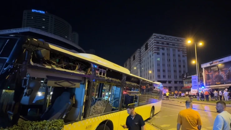 İETT otobüsü ile otomobil çarpıştı