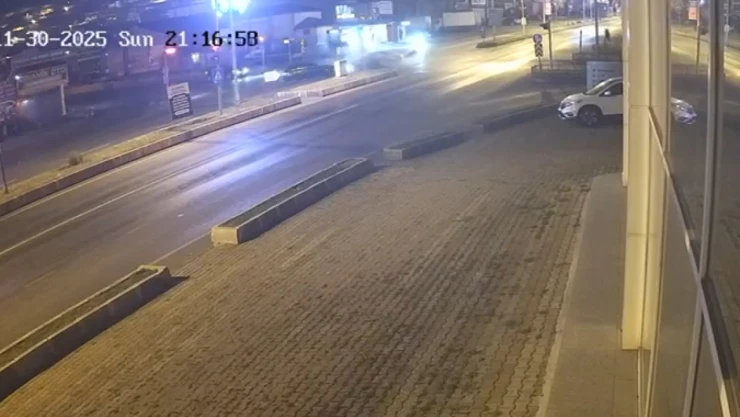 İki aracın çarpıştığı kazada 1 kişi öldü, 6 kişi yaralandı