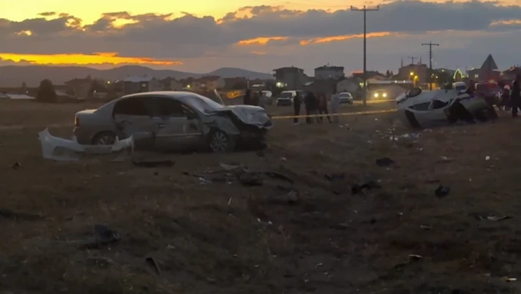 İki otomobilin çarpışması sonucu 1 kişi öldü, 3 kişi yaralandı