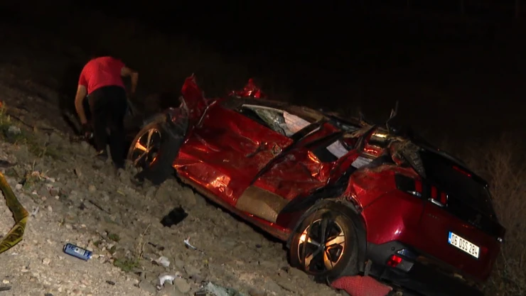 İki otomobilin çarpıştığı kazada 3 kişi hayatını kaybetti