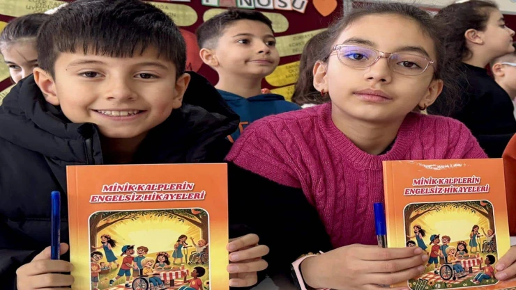 İlkokul öğrencileri kitap yazdı, geliriyle 32 tekerlekli sandalye alındı