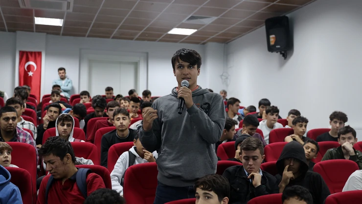 İmkanı kısıtlı öğrencilere gençlik merkezinde kurs imkanı