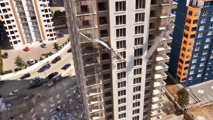 İnşaatın 12'nci katında facia! 2 işçi aşağıya düştü