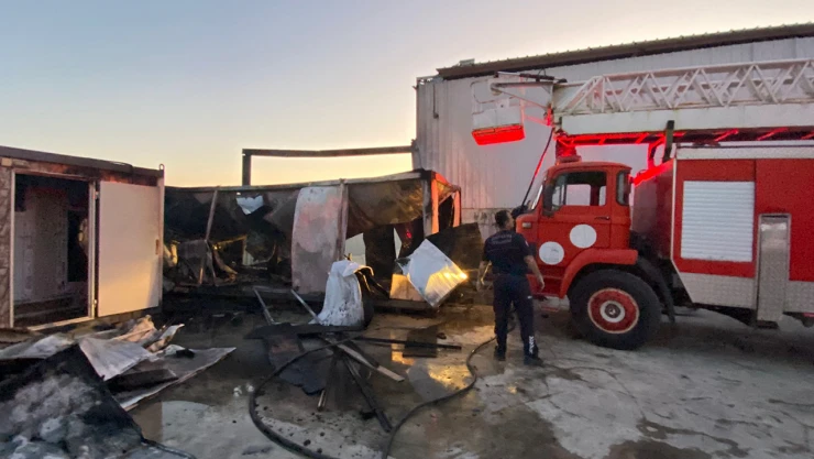 İşçilerin kaldığı konteyner yandı