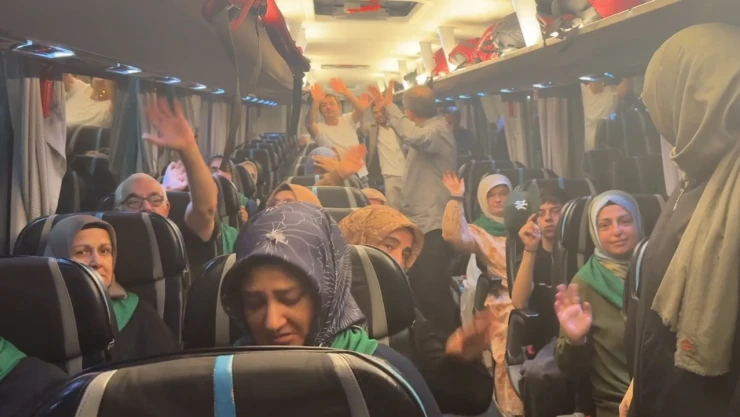 İşitme engelliler, umre yolculuğuna çıktı