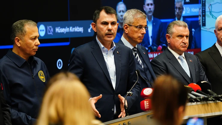 İstanbul'da 12 bina boşaltıldı, 3 bin hasar tespit ekibi sahada