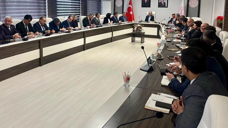 İstanbul'daki depremin ardından eğitim camiası dayanışma için sahaya indi