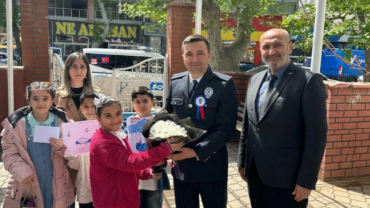 İstiklal'in minik yüreklerinden Türk Polis Teşkilatı'na anlamlı ziyaret