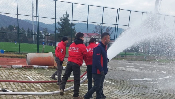 İtfaiye ekipleri, eğitim ve tatbikatlarını sürdürüyor