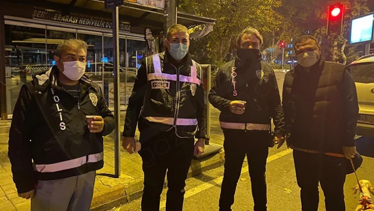 İyi Parti İl Başkanı Çabukel'den polislere kek ve çay ikramı